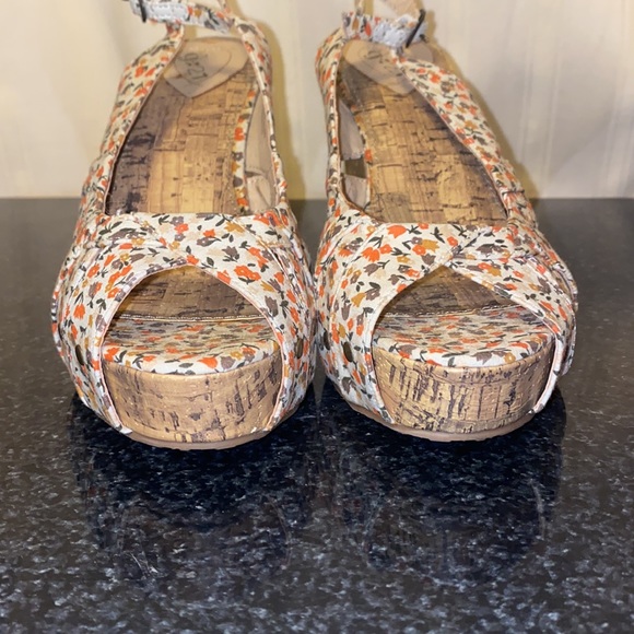 Floral Wedges - Picture 5 of 5